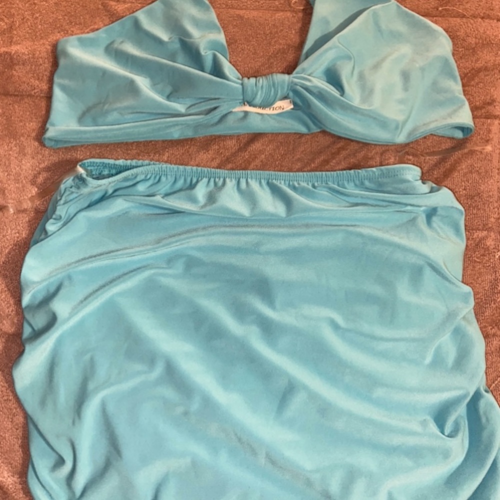 set - Picture 2 of 2